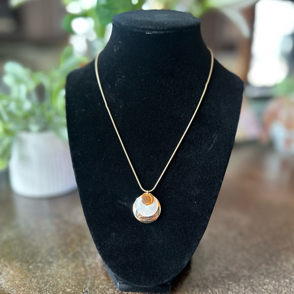 Gold Tone Pendant Necklace 5$